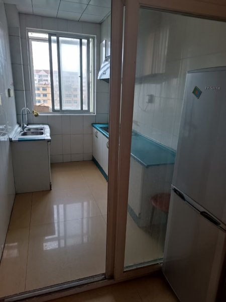 ​富山小区五楼(非顶)90平，两室两厅，配家电家具，家里干净