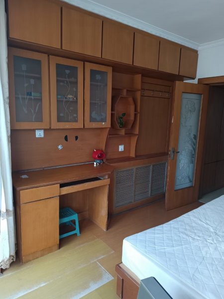 ​富山小区五楼(非顶)90平，两室两厅，配家电家具，家里干净
