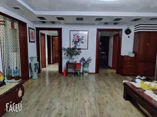 东风华冠二楼130平！精装双气，家具家电齐全！框架结构三室两