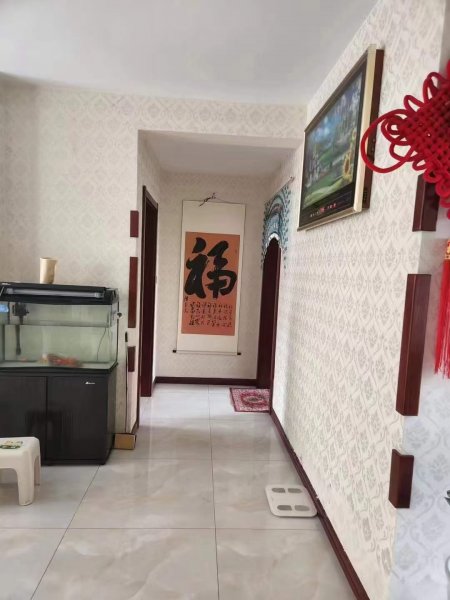 东方明珠一楼138平，带30平的露天大阳台！实木豪装！三室两