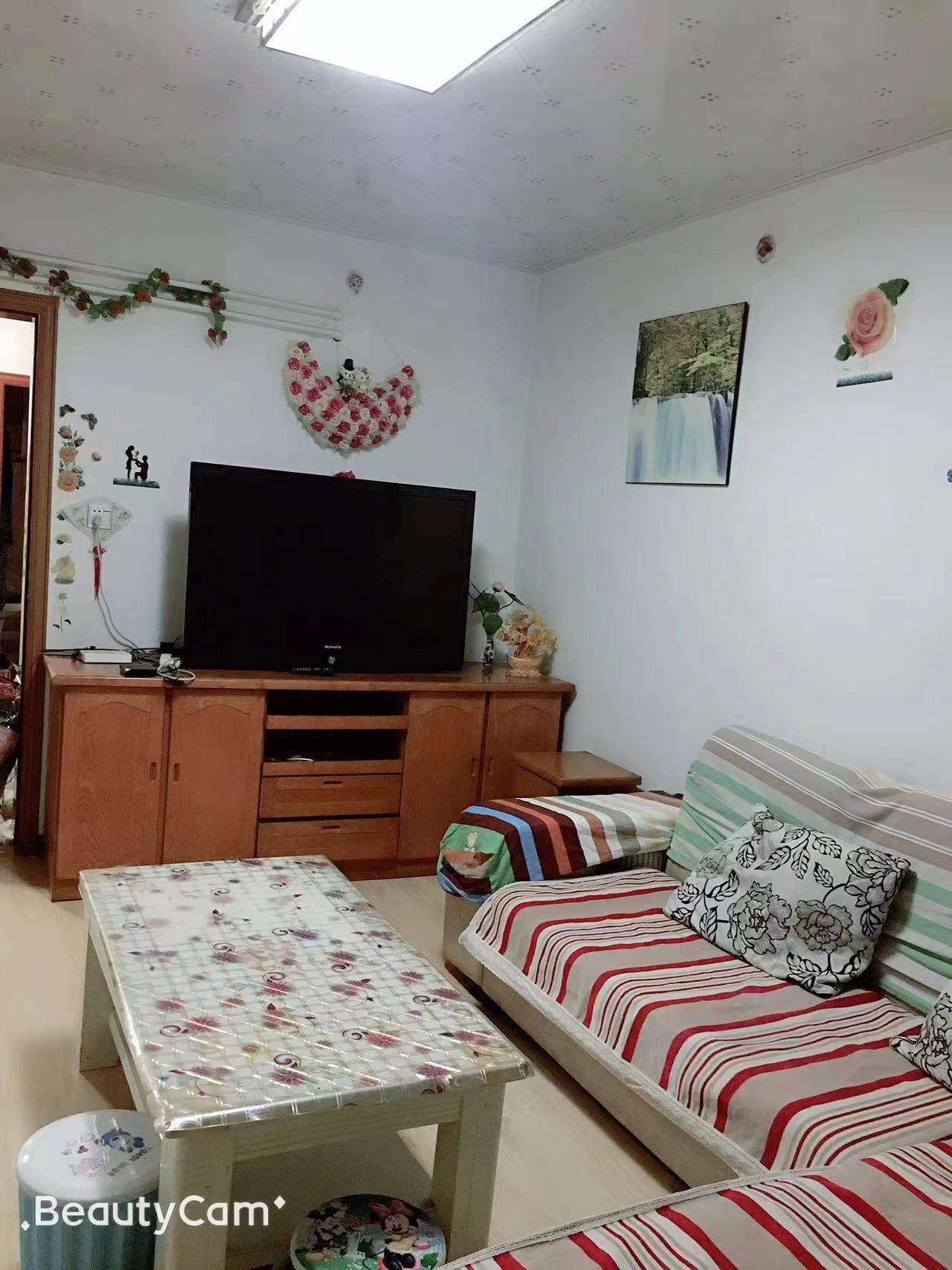 黄山小区精装三楼出租