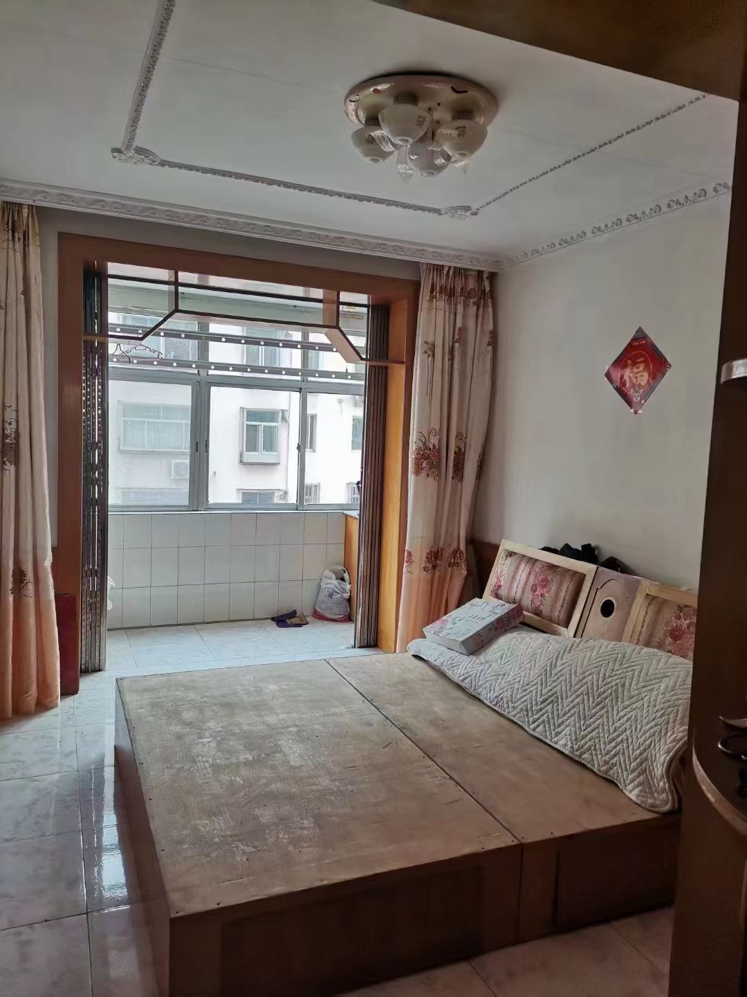 光明小区2楼东边92平，3室两厅 3室向阳， 北厅格局