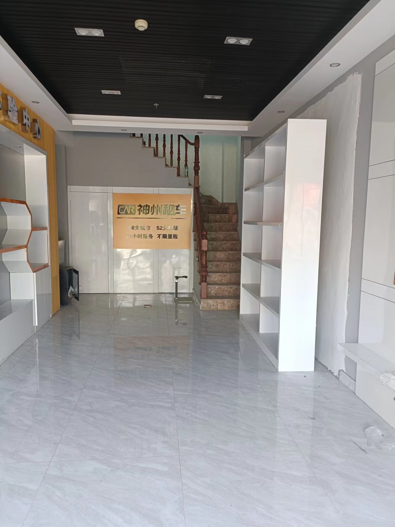 市区新华书店楼下精装门市对外出售（包过户）