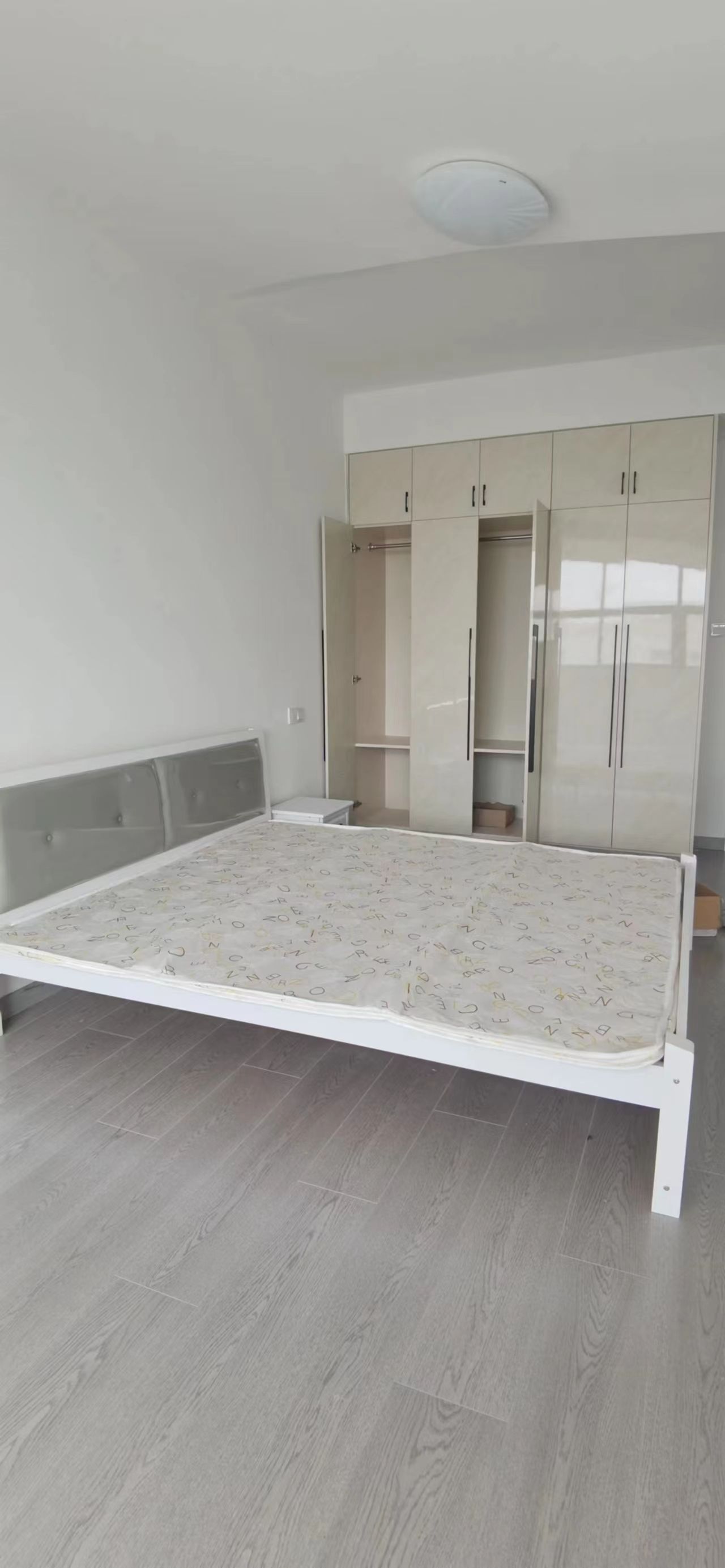 兴发小区阁楼精装出租