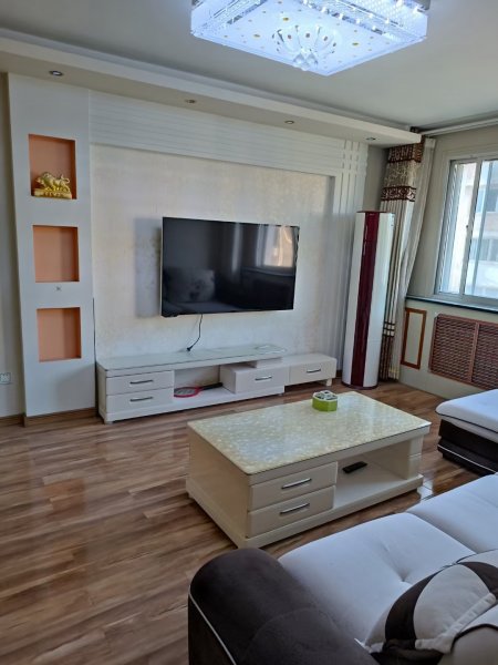 金泰小区四楼，96平，婚房短住，带家具家电，仅售46.8万
