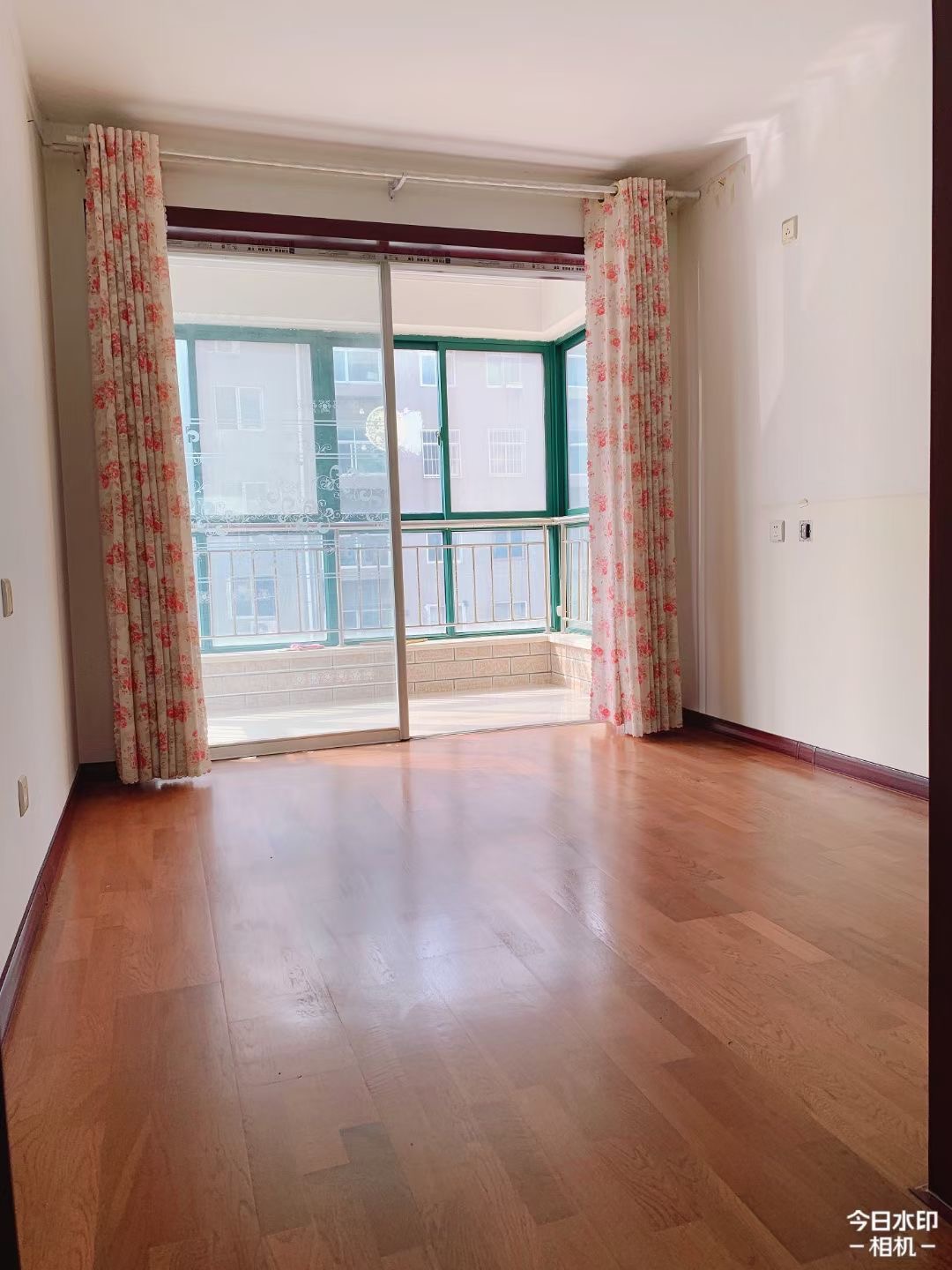 富新花园框架三楼边户，超大北厅，三室朝阳，全明户型