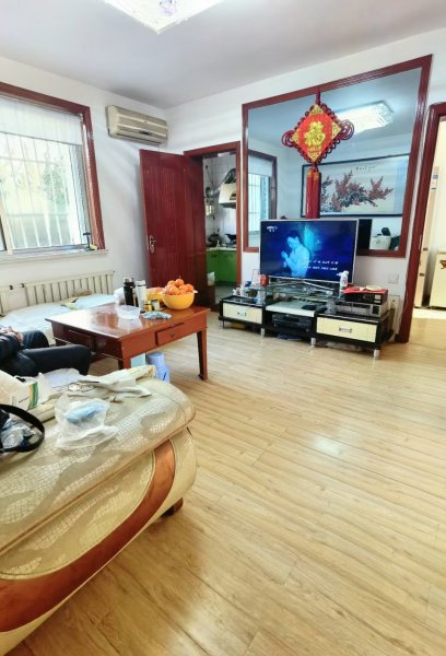 东苑小区（政府二区）1楼，三室朝阳，带家具家电拎包入住，45