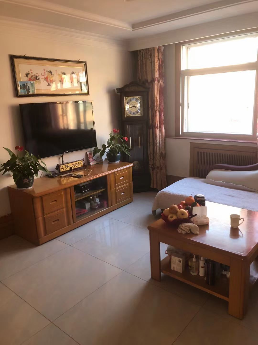 府前学区房，馨园三楼，99年竣工，三室，96平，两个草棚，6