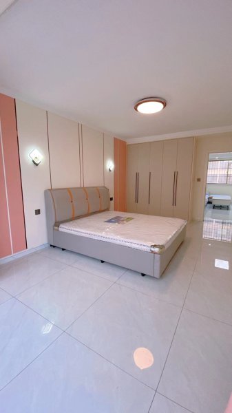 兴发小区小区三楼89平，三室精装修，带家具家电