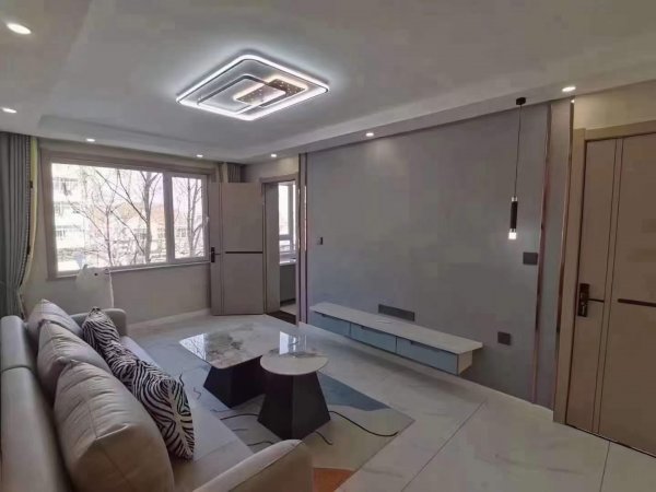金泰小区二楼80平！精装未住三室！家具全！东边户