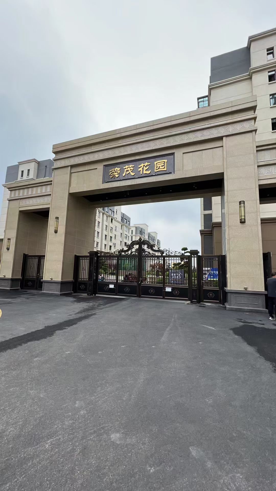 荣茂花园7楼119平带大平台75.8万