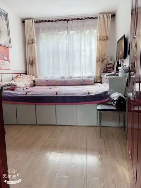 政府二区一楼85平，近几年装修，三室朝阳，全明户型，洗手间带