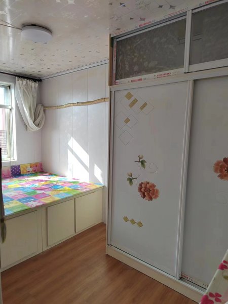 向阳小区精装二楼50多平月租550 家电家具