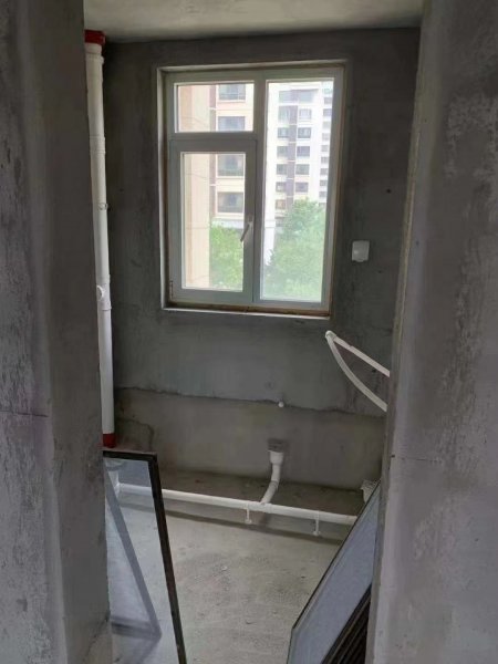 紫锦嘉园框架3楼东边户，119.5平，三室两卫，82.8万，