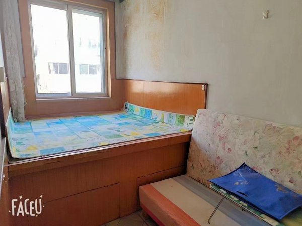 《黄山府前学区房》向阳小区5楼（起脊） 双气齐全，73平 三