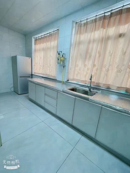 一中西门精装一楼37.8万出售