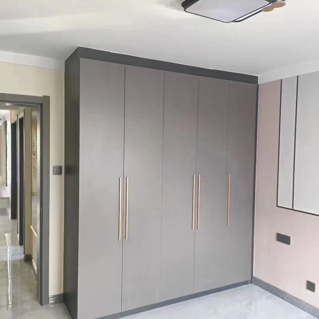 富豪城小区坡下3楼半面积106平，高档全屋定制 家具齐全，3