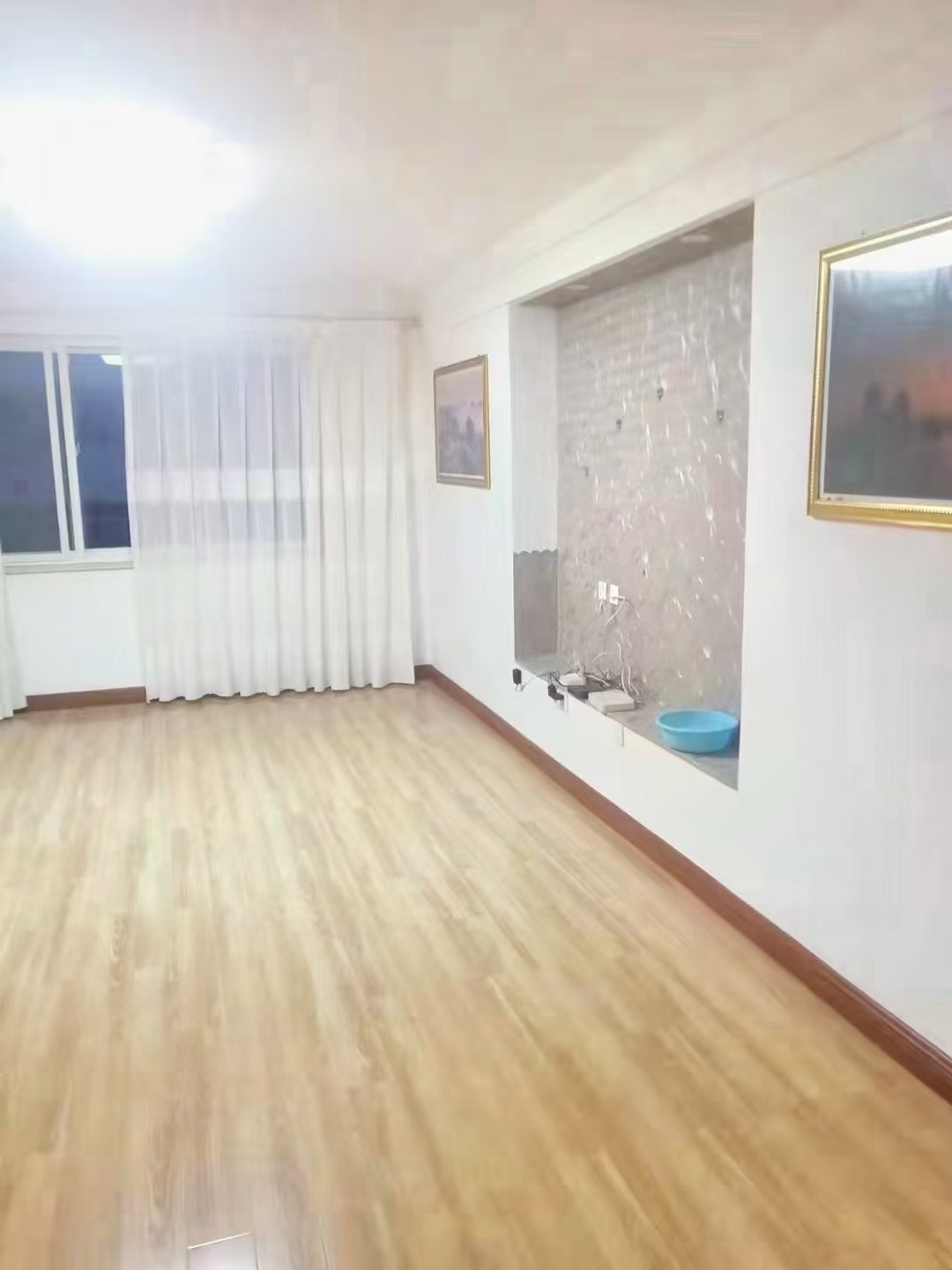 黄山府前一中向阳二区，框架错层3楼，101平，三室两厅一卫精