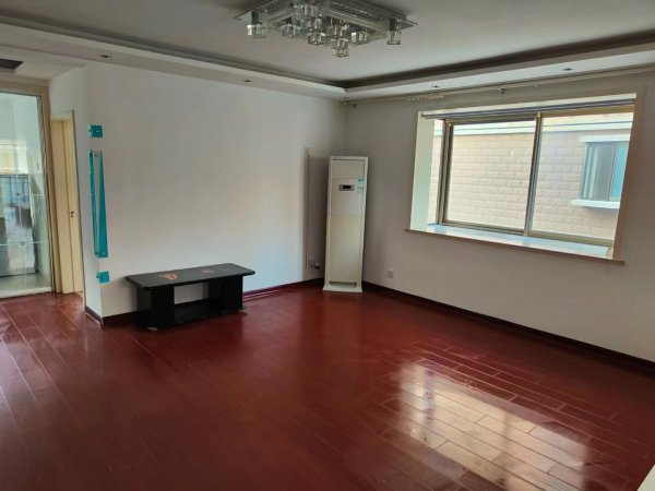 紫锦花园框架一楼，109平，三室，东边户