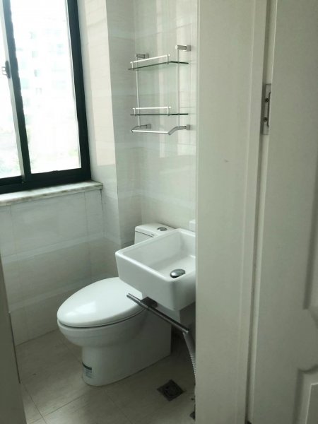 香格里拉一区框架一楼105平，三室两卫，赠送全部家具家电，7