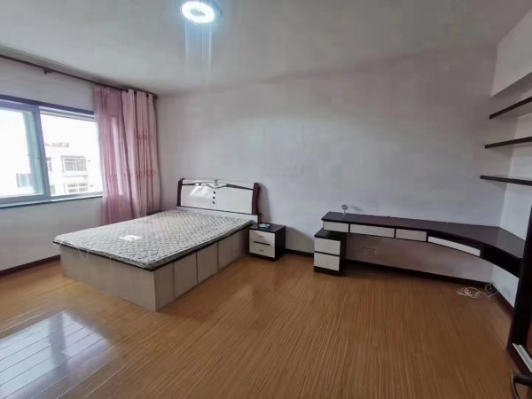 府前学区向阳二区市医院南，框架，住人3楼109平，好人家的房