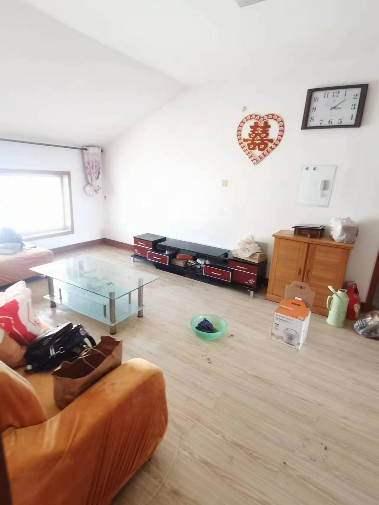 金帝附近出租两室租金650