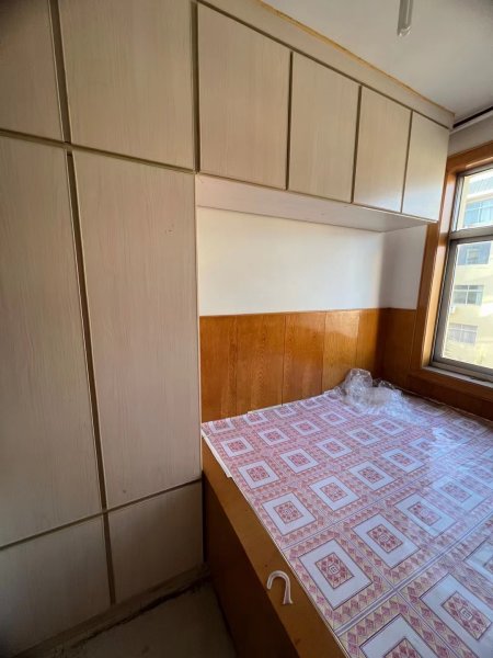 金岭小区3楼71平，2室北厅，双气齐全，仅售31.8万
