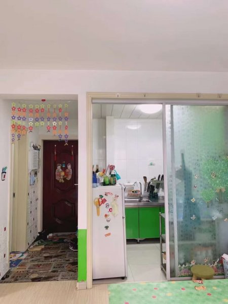 金苹果小区1楼，框架60平，精装短住，地暖，两室，超大落地窗