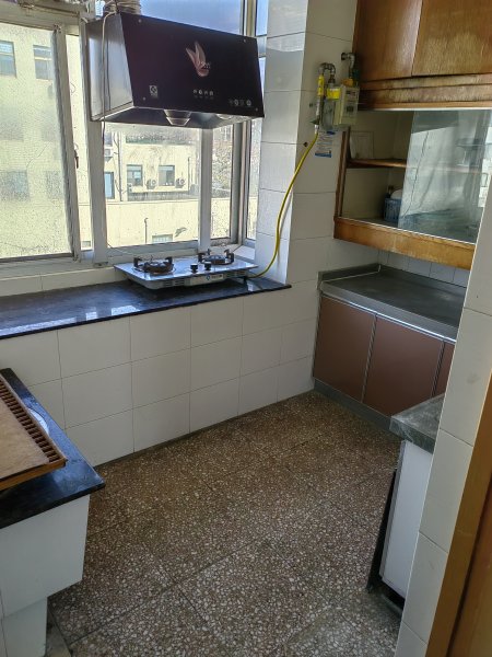 东山小区四楼出租