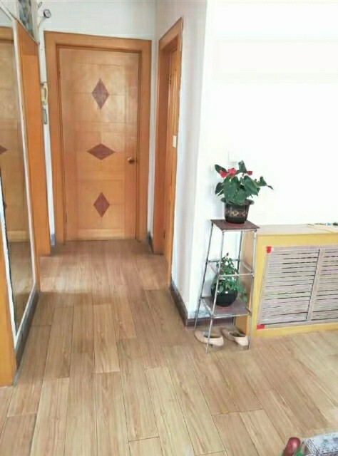城东一区房子出售，拎包即可入住。