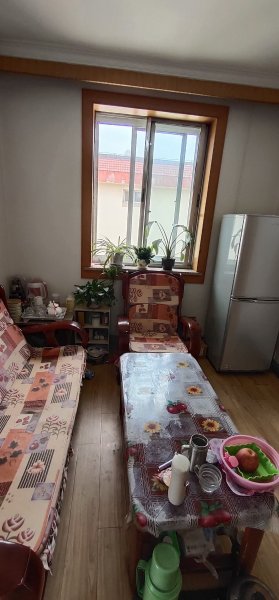 城东一区房子出售，拎包即可入住。