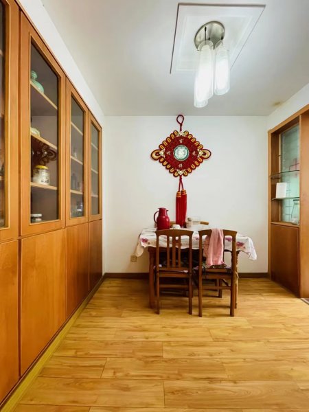 瑞晟小区，2010年竣工，框架一楼，91.83平，仅售49.