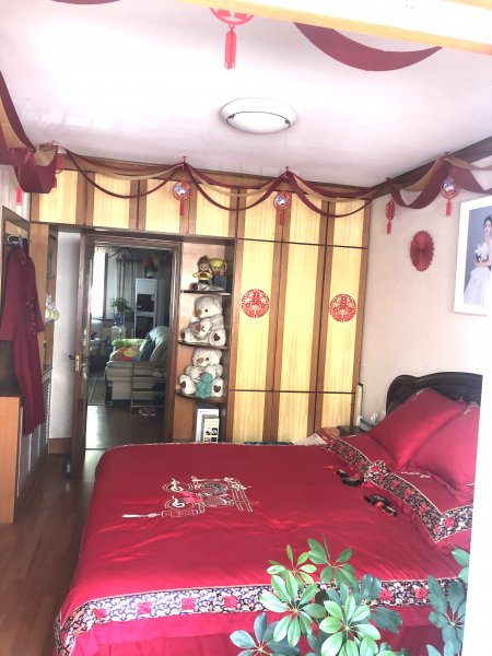 豪门小区六号三单元一楼西