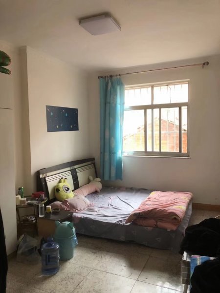 特价：教育巷贴地1楼52平，双气，黄山府前学区房，带草棚
