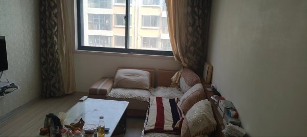西馨园小区精装四楼出售