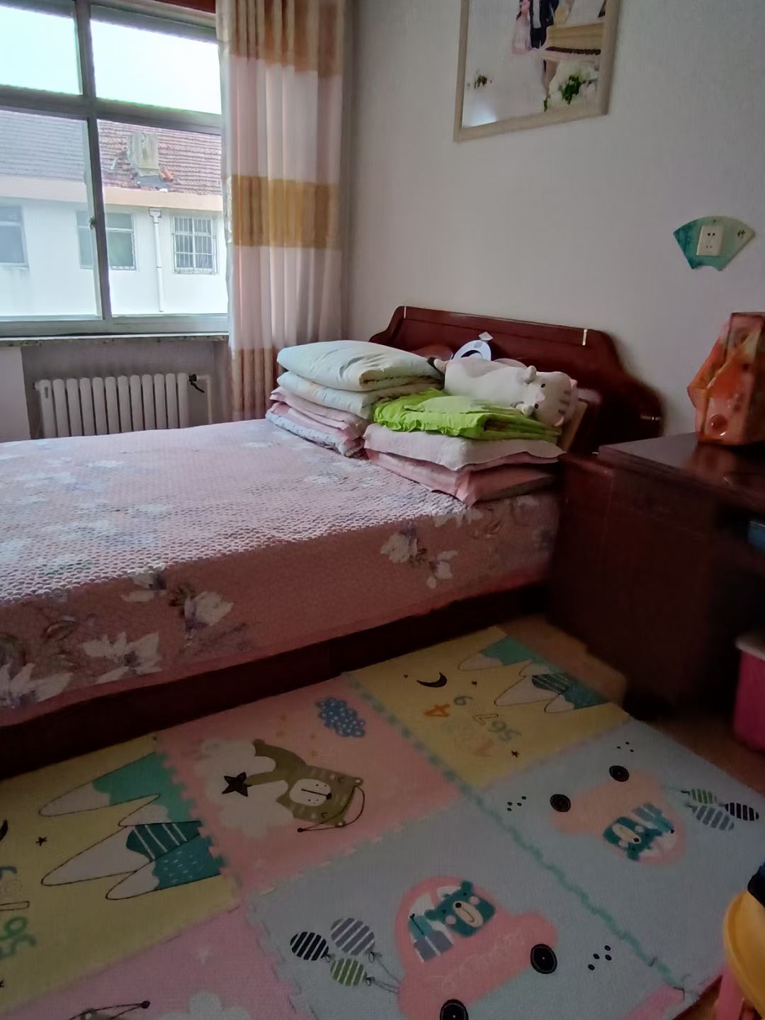 向阳二区4楼70平，精装三室，带所有家电家具，拎包入住