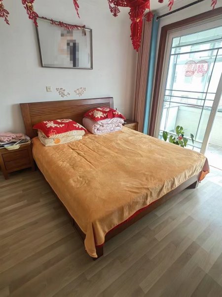 滨河小区2楼西边户，80平，实际87平，三室一厅一厨一卫，精