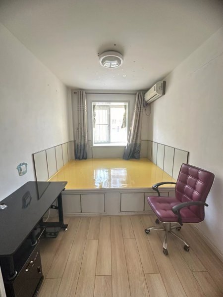 天筑绿洲框架四楼89平，精装三室，拎包入住，草棚地砖已铺