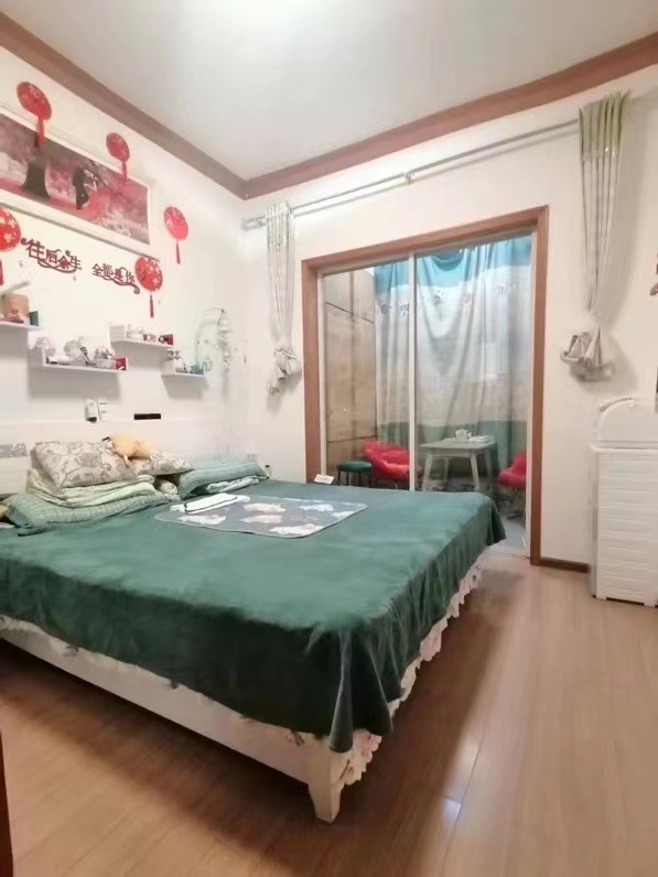 急售，鑫岭家园附近贴地三楼相当于二楼76平，两居室，婚房精装