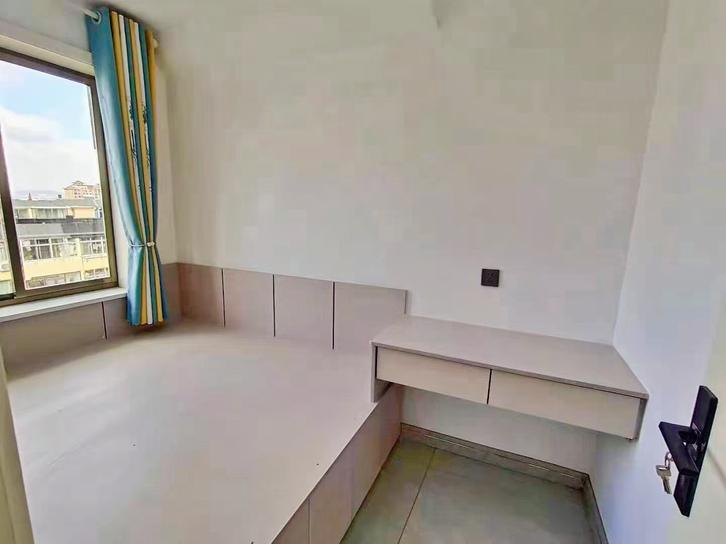 黄山小区精装未住三室