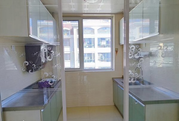 名门小区4楼96平、南厅二室二厅、精装短住，换大房出售42.