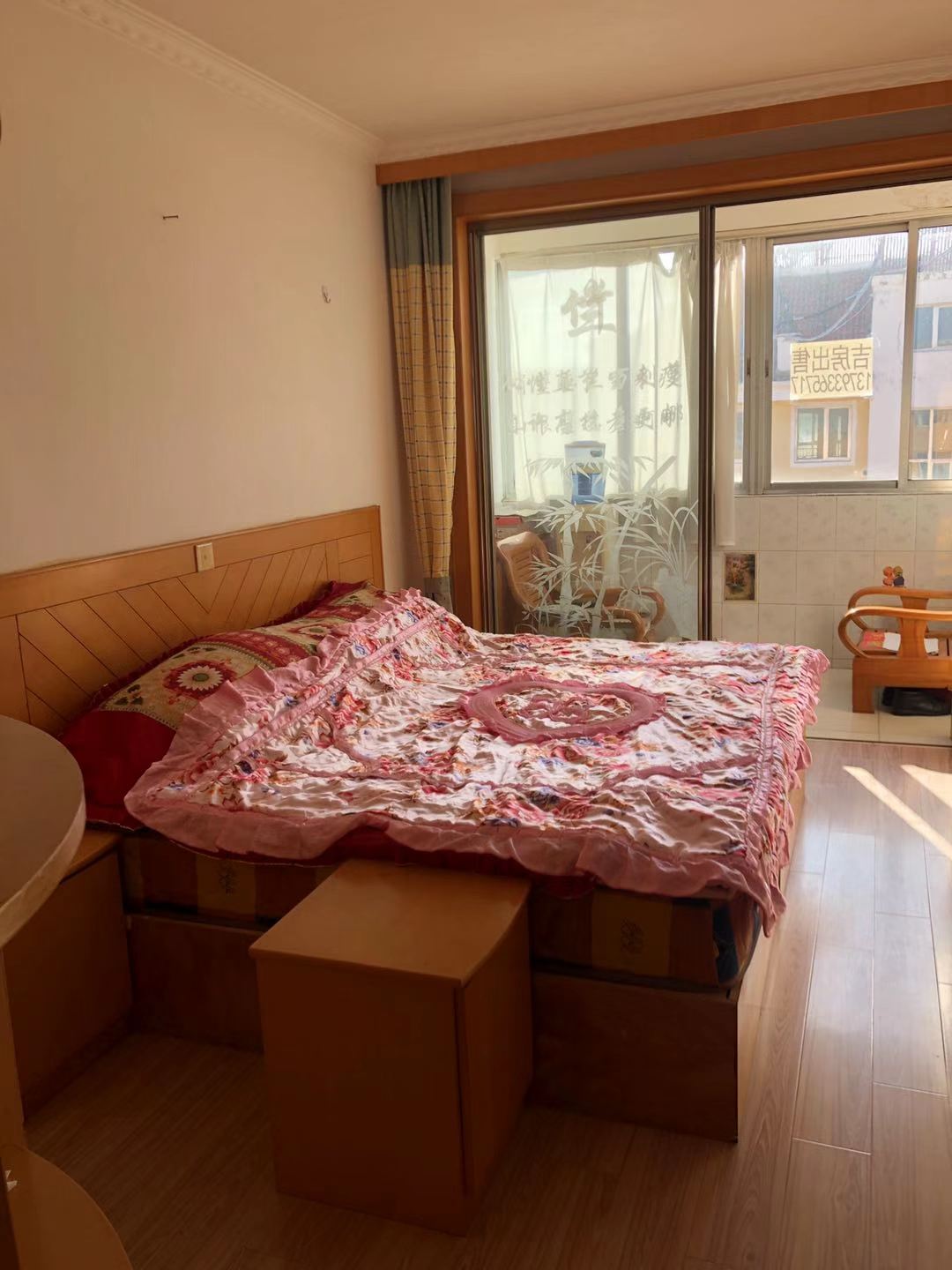 兴东小区5楼79平，33.8万，精装，带家具家电，出门市场超