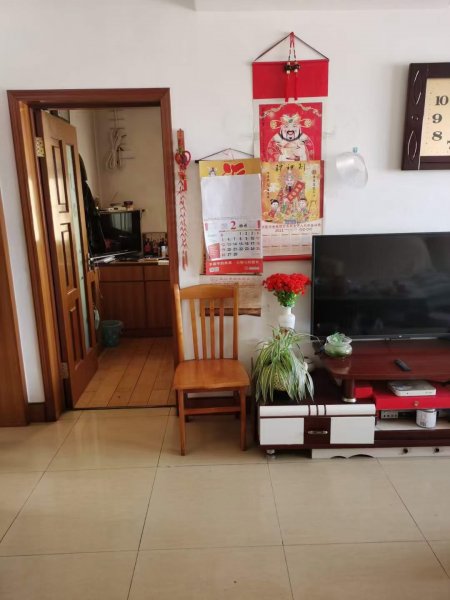 金泰小区2楼边户，89.8平。3室一厅