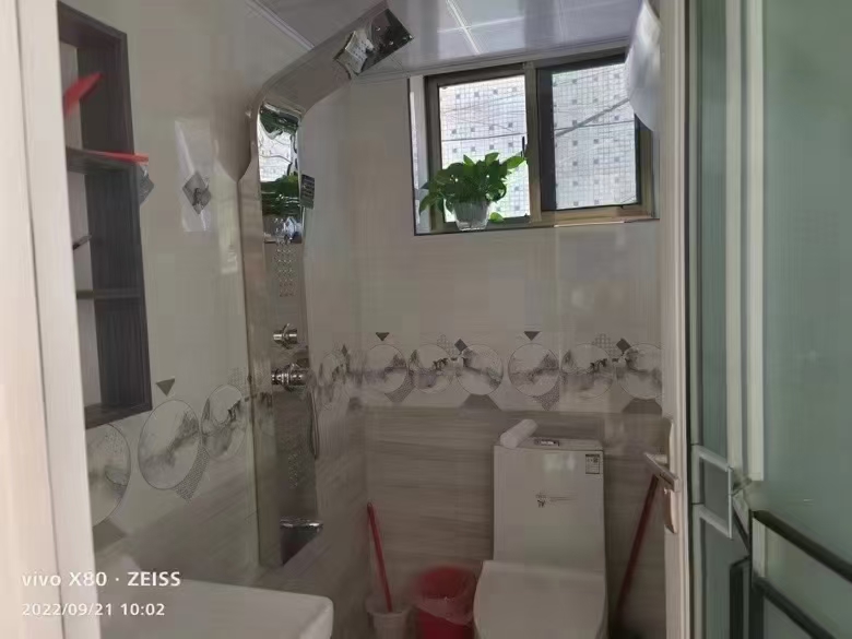 静园一楼68平，家电家具齐全，精装短住，住一个月，地暖，两室