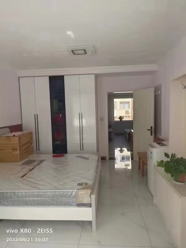 静园一楼68平，家电家具齐全，精装短住，住一个月，地暖，两室