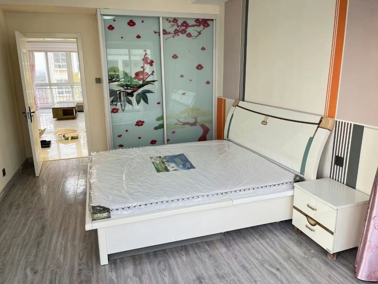 低价出售 龙景苑框架精装短住五楼西边户