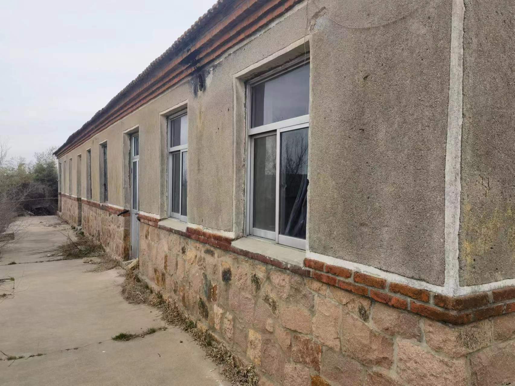 寨前原小学出租 约3亩地