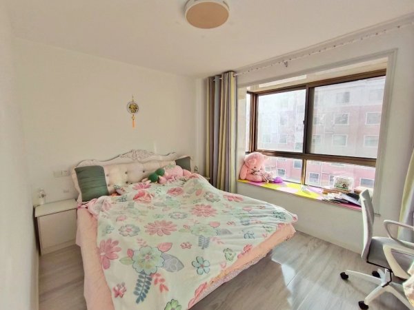 城东二区5楼121平精装带家具家电3阳居2卫75万二实验小学