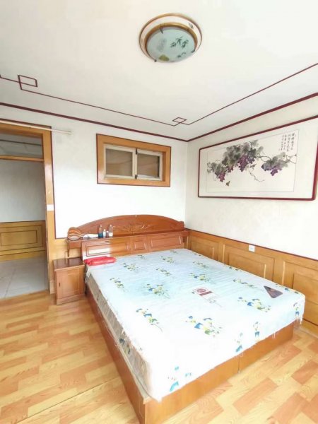 府前学区房，馨园小区三楼，87平，三室双气