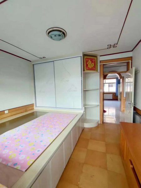 府前学区房，馨园小区三楼，87平，三室双气